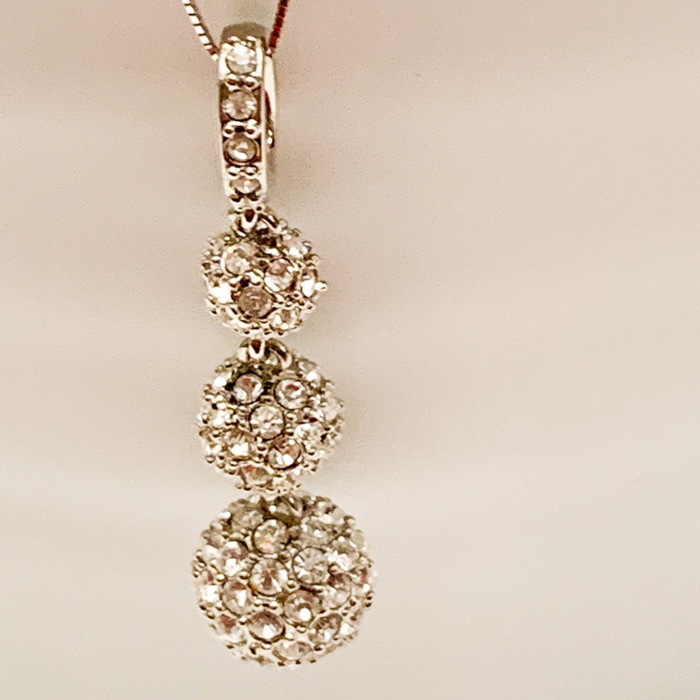 Gorgeous Sparkle Silver Tone Pendant